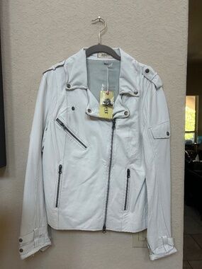 Jakett New York Genuine Leather. NWT. Women- Size M